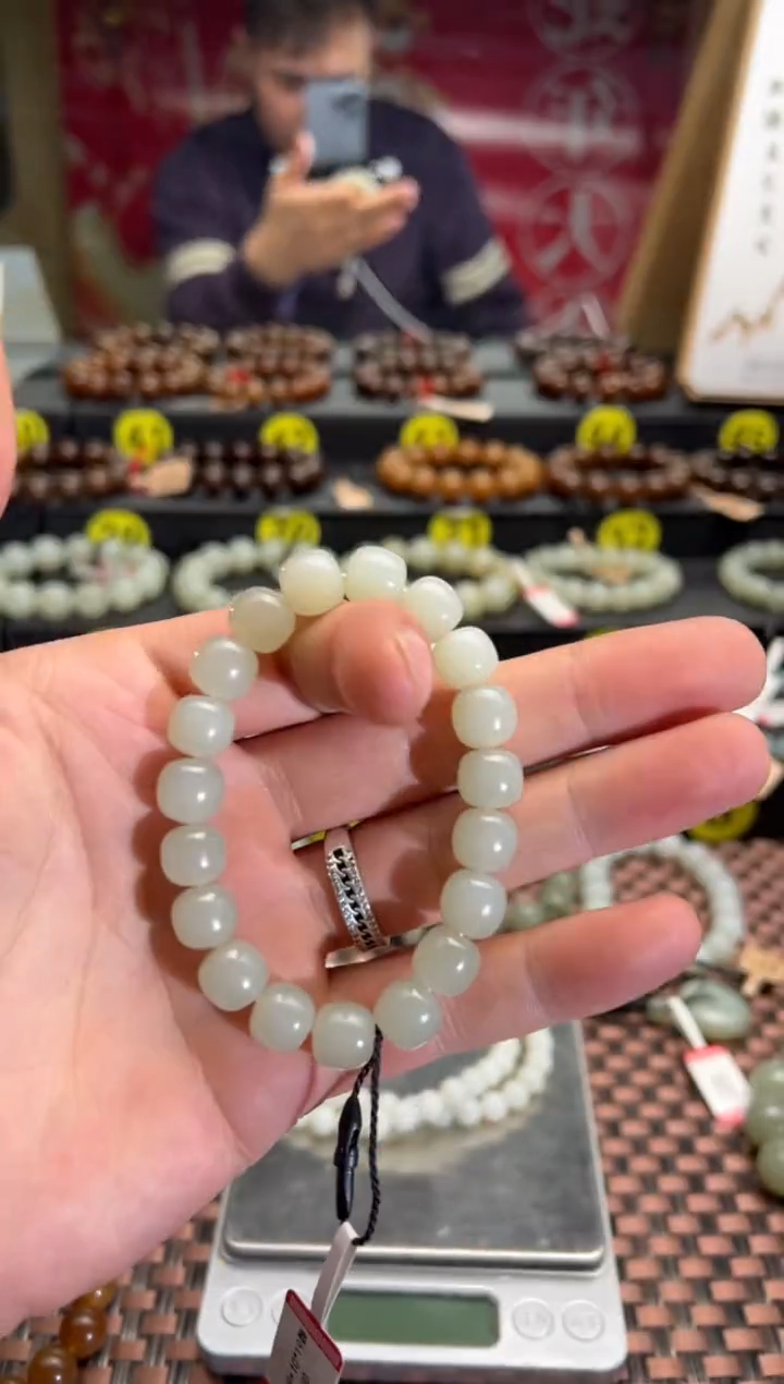【闪购商品】和田玉手串未镶嵌且末料青白玉老型珠手串卡9*10