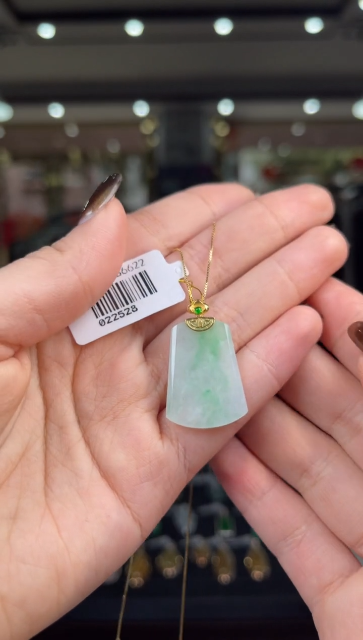 吊坠(不含链)18K金镶嵌翡翠2号标签撕毁不退换