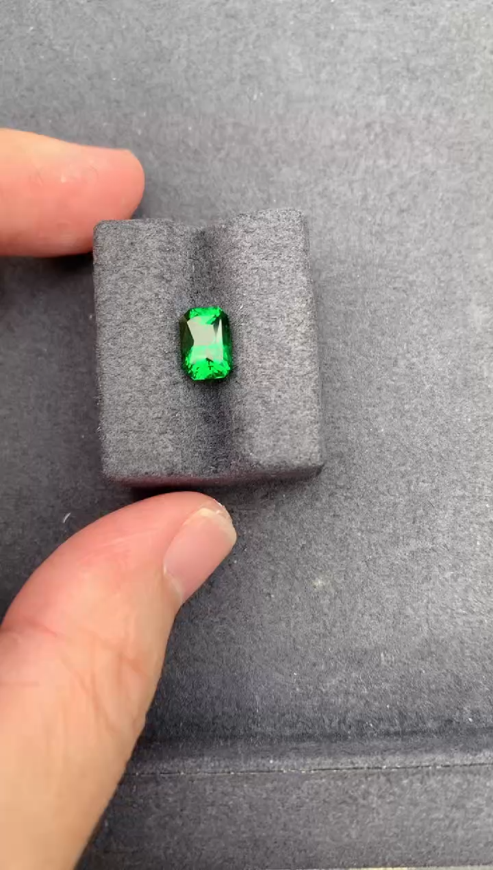 未镶嵌珠宝半成品石榴石（沙弗莱）2ct沙弗莱   定制  BD