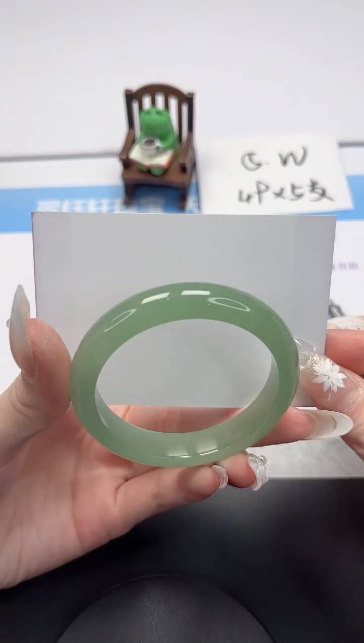 【闪购商品】石英质玉手镯未镶嵌V188-53.8