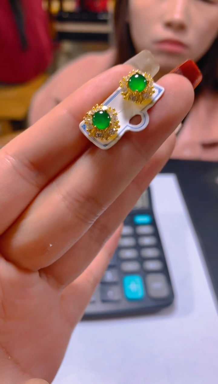 未镶嵌翡翠耳饰多样性发一