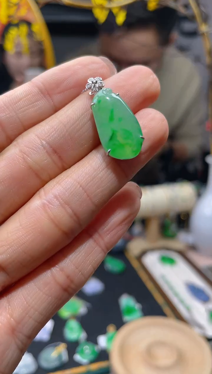 【闪购商品】翡翠颈饰18K金镶嵌假一赔三