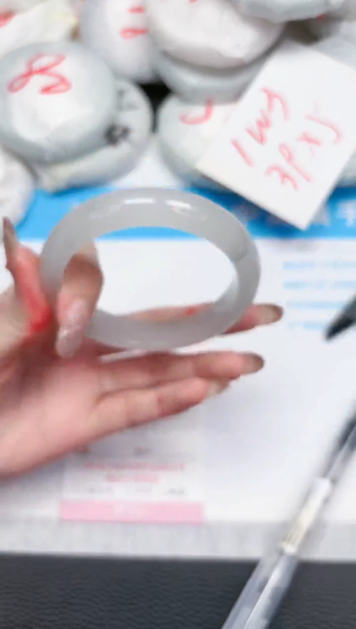 【闪购商品】石英质玉手镯未镶嵌396-56.7