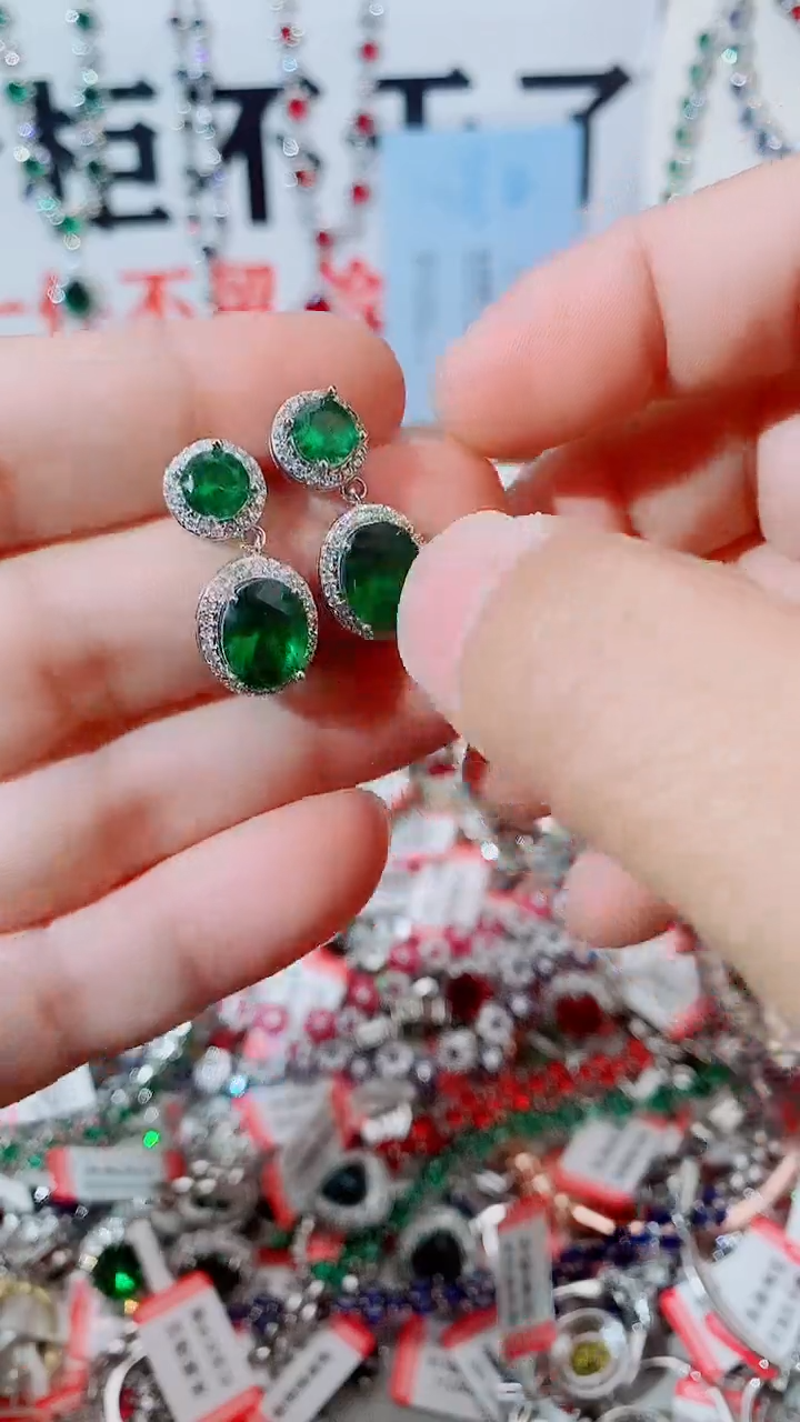 未镶嵌耳饰祖母绿  