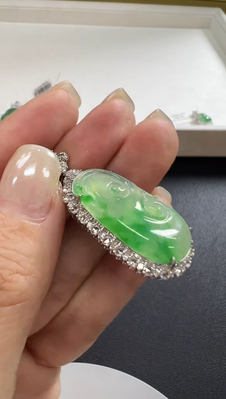 颈饰18K金镶嵌翡翠KXZ1130-008