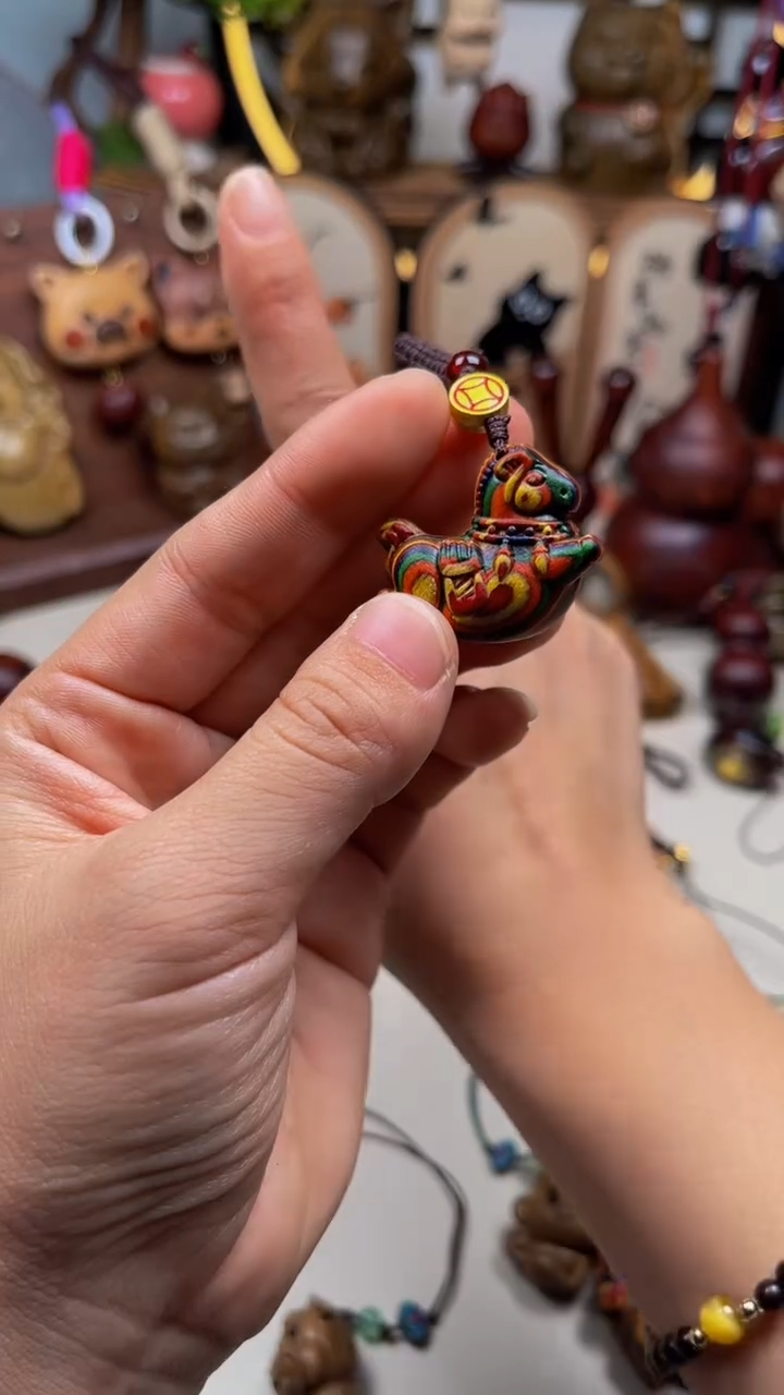 檀香木彩虹小飞马钥匙扣