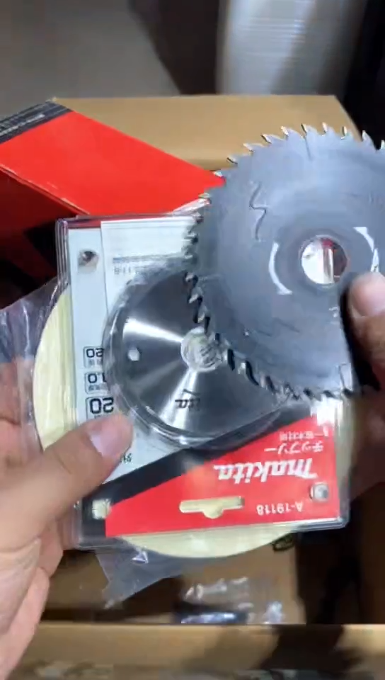 8新中古商品，瑕疵品，不保好坏。516