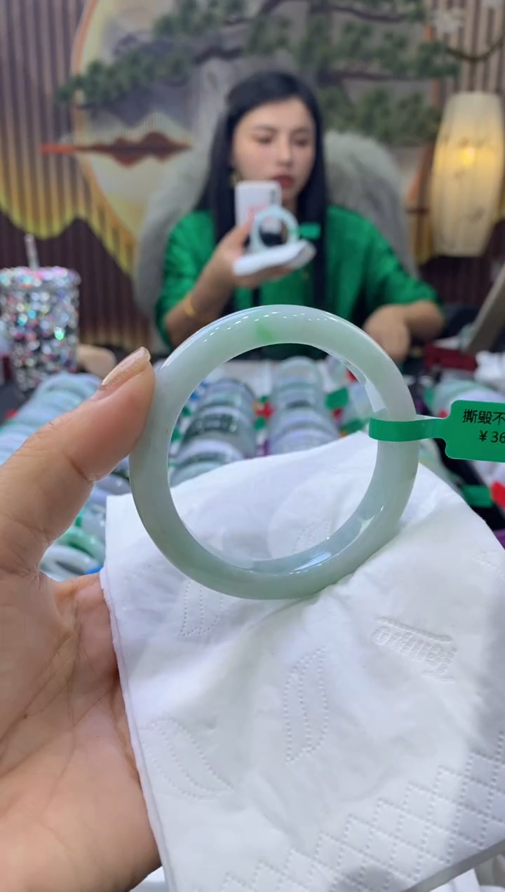 【闪购商品】翡翠手镯未镶嵌多人00111