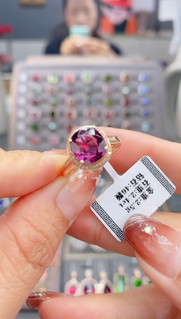 18K金镶嵌戒指碧玺2.4