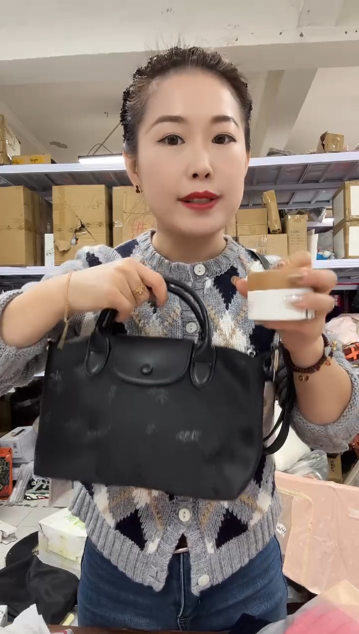 PU上车啦 宝宝们抓紧时间去下方链接拍吧发一瓶奶罐