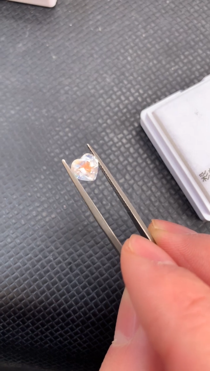 【闪购商品】长石裸石未镶嵌天然彩虹月光石1.5ct