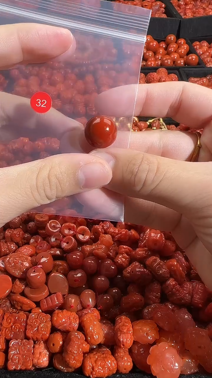 颈饰未镶嵌南红玛瑙1