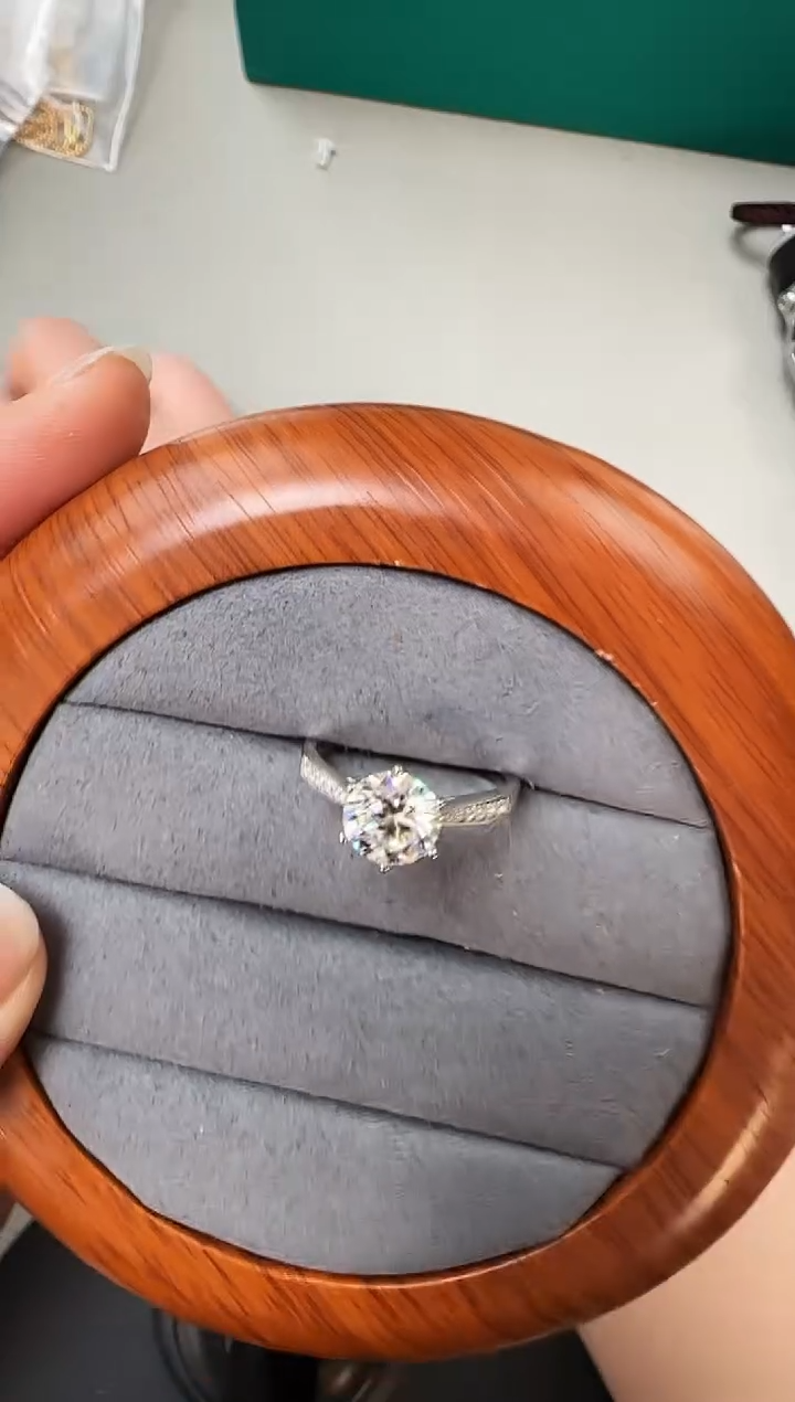 主播定制链接 小蛮腰戒指2ct 定制圈口