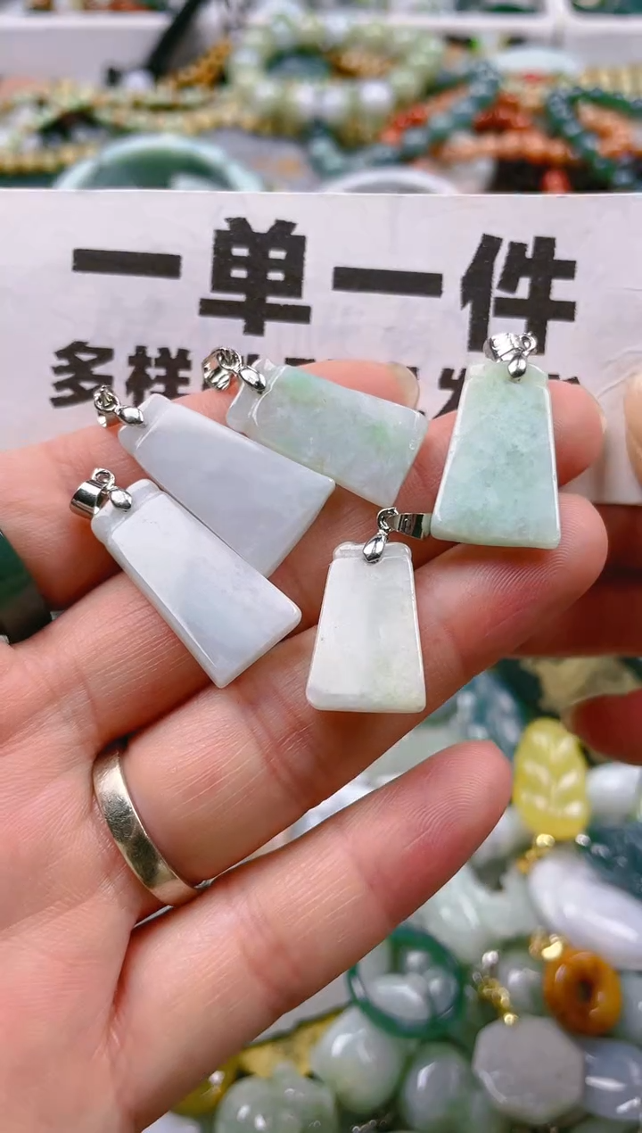 【闪购商品】翡翠颈饰未镶嵌一单一个多样性随机发一件