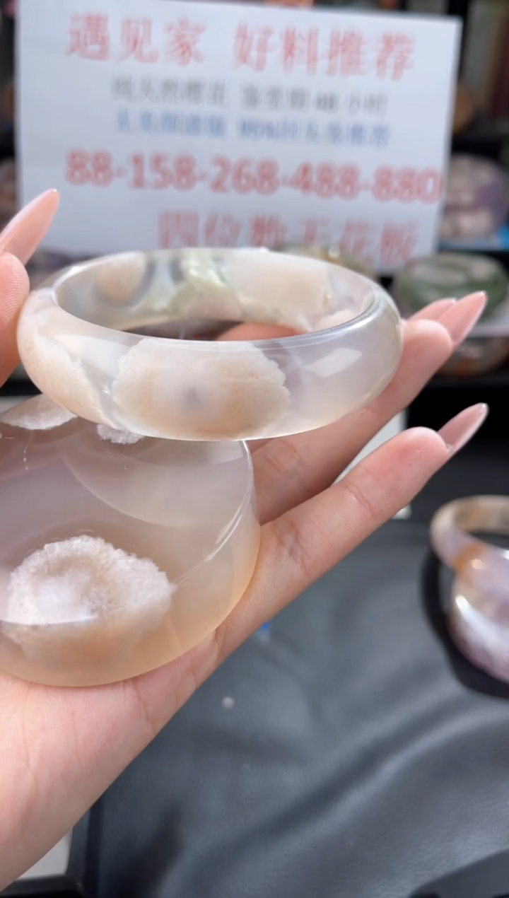 【闪购商品】石英质玉手镯未镶嵌62