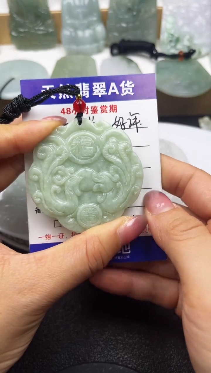 颈饰未镶嵌翡翠            