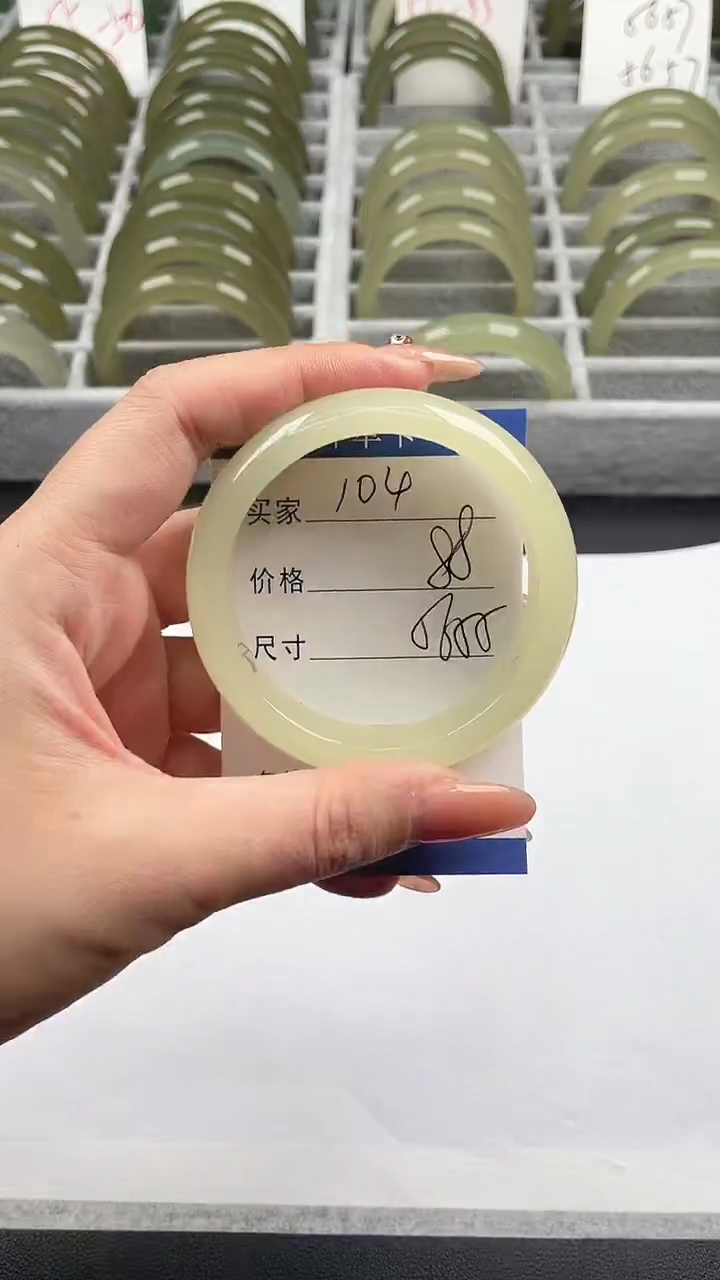 未镶嵌手镯石英质玉浓蜂蜜