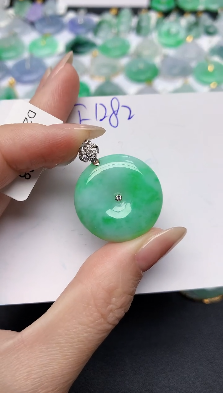 颈饰18K金镶嵌翡翠天然缅甸A货翡翠百元以上9元证书费自理