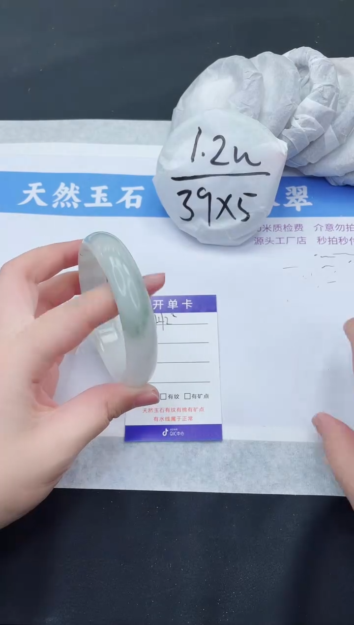 【闪购商品】石英质玉手镯未镶嵌T442-62+