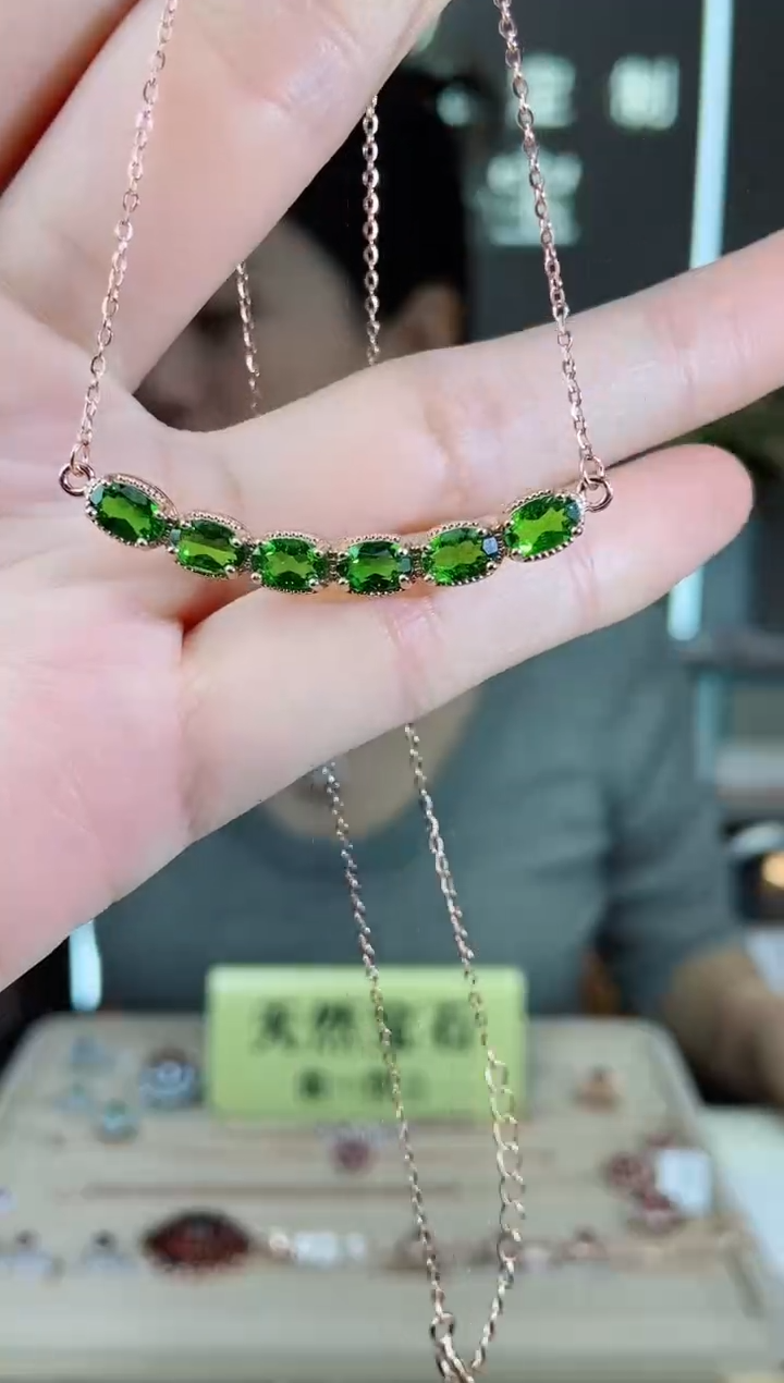 【闪购商品】透辉石颈饰银S925镶嵌颈饰