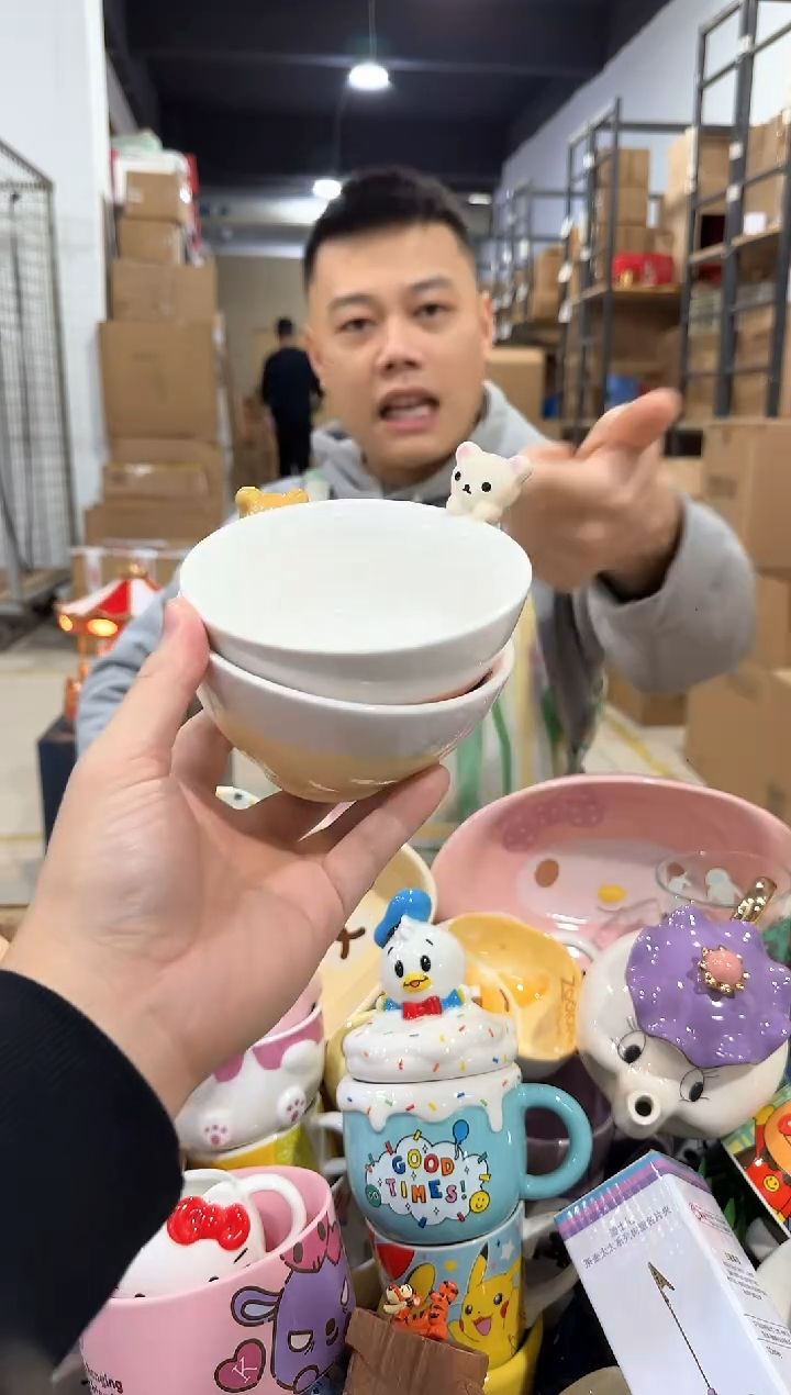 瓷片黄色加粉色轻松熊公仔碗 瑕疵不退换