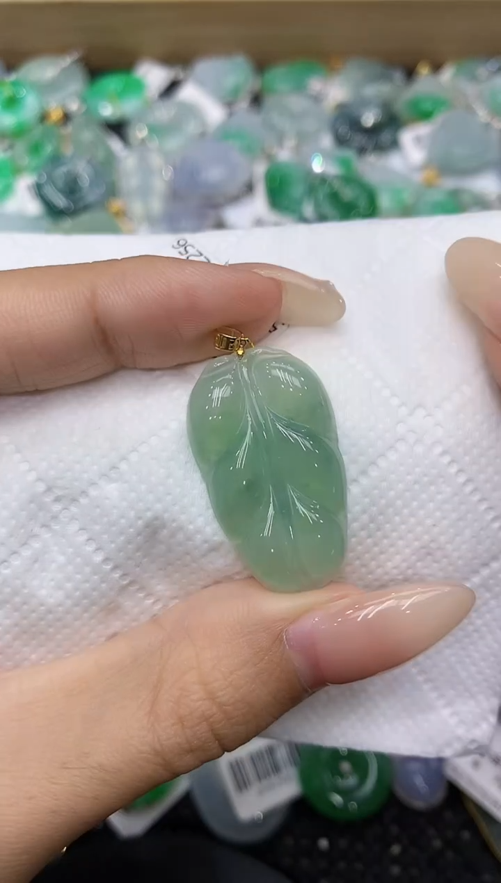 翡翠18K金镶嵌颈饰111111111111