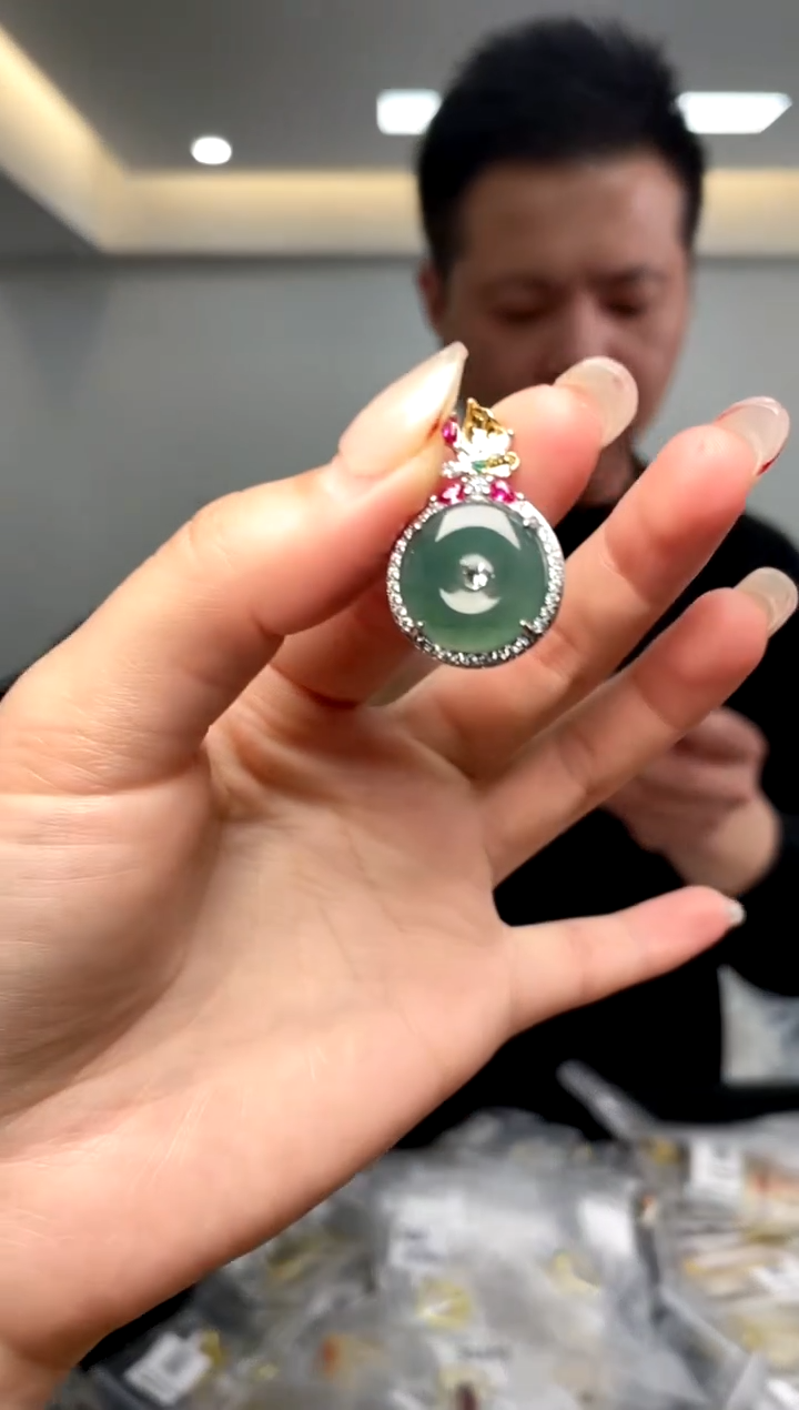 【闪购商品】翡翠吊坠(不含链)未镶嵌（多样性单个发货）