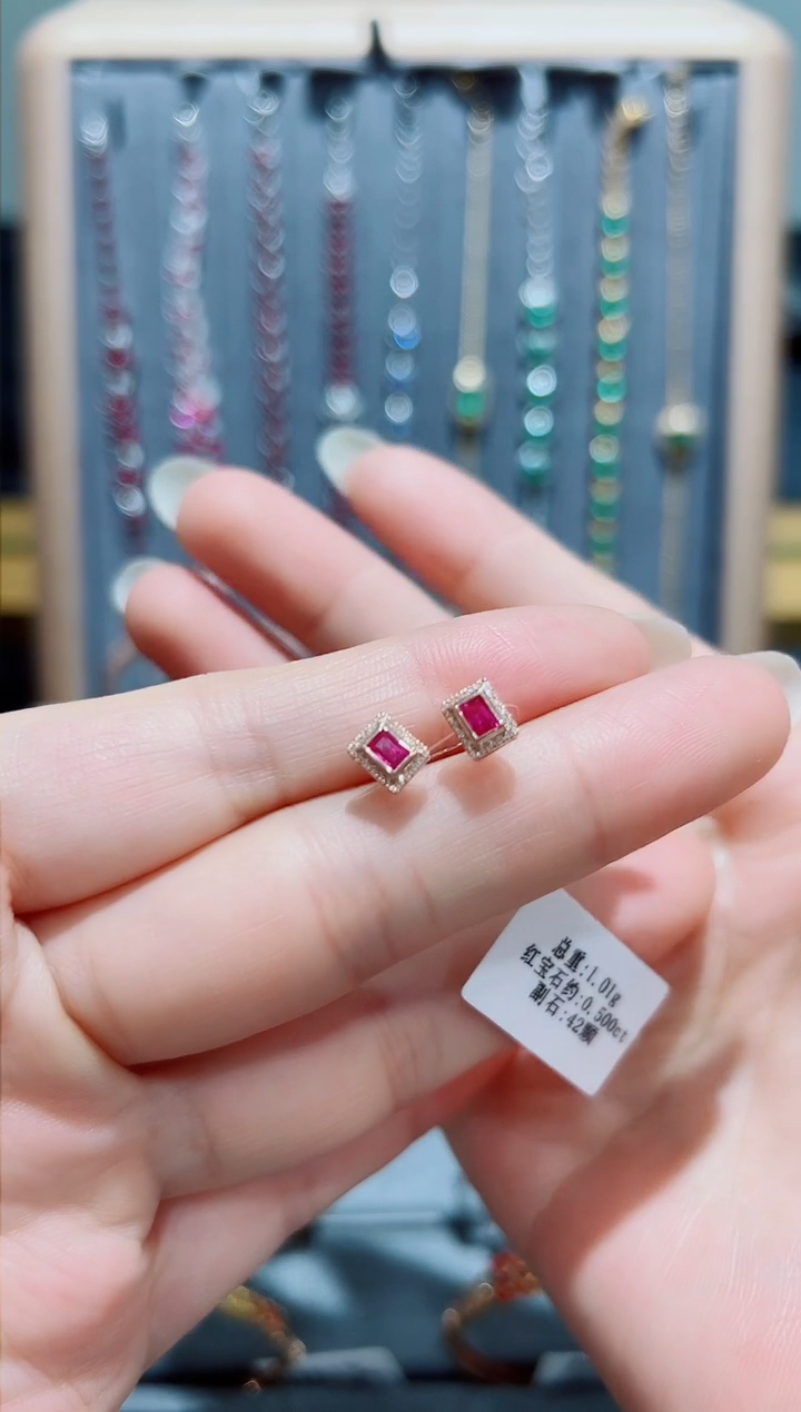 【闪购商品】红宝石耳钉18K金镶嵌.