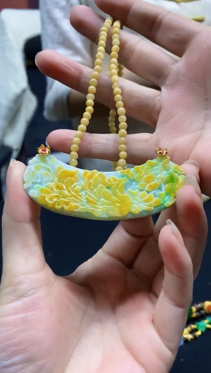 颈饰未镶嵌翡翠吊坠