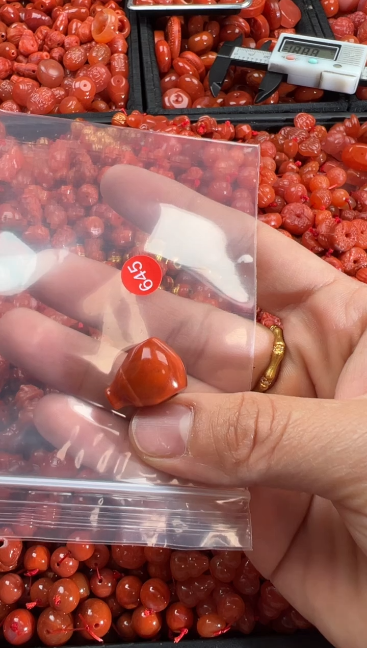 【闪购商品】南红玛瑙颈饰未镶嵌1