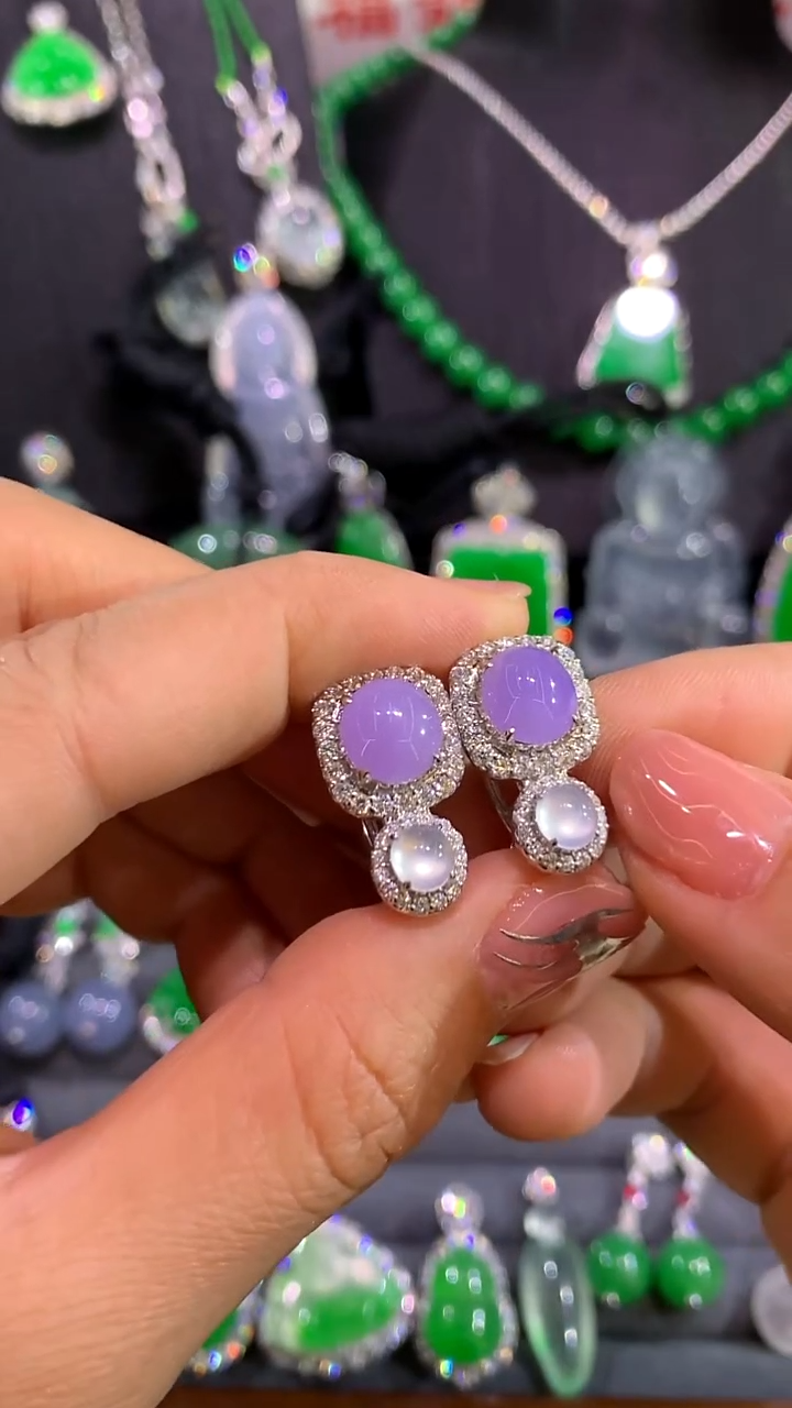 18K金镶嵌翡翠耳饰耳包