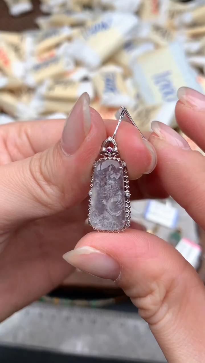 18K金镶嵌挂件翡翠1