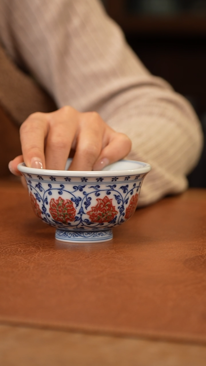 【闪购商品】杯和然窑釉里红缠枝双狮压手