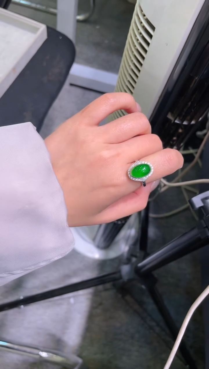 【闪购商品】翡翠吊坠(不含链)18K金镶嵌A73