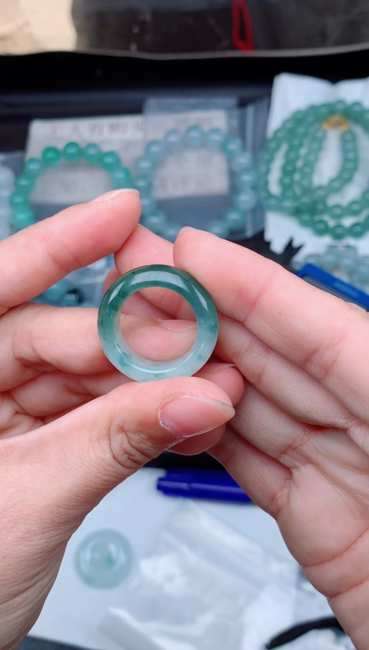 未镶嵌定制翡翠毛货需精细抛光，拍一发一