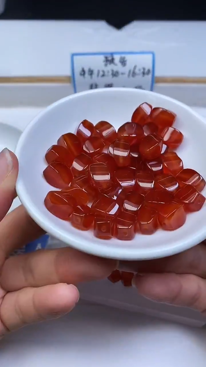 未镶嵌散珠南红玛瑙A2061 南红扭扭珠12*8mm6个8.8元