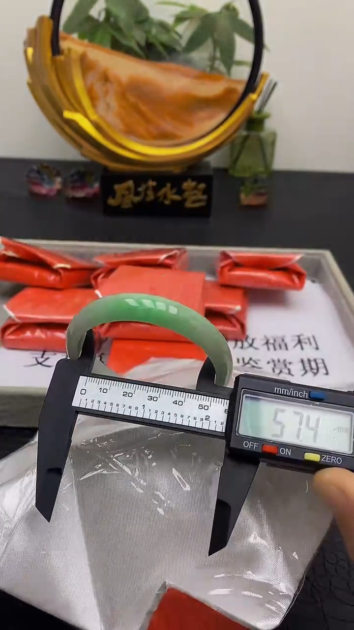 翡翠未镶嵌手镯缅翡手镯210