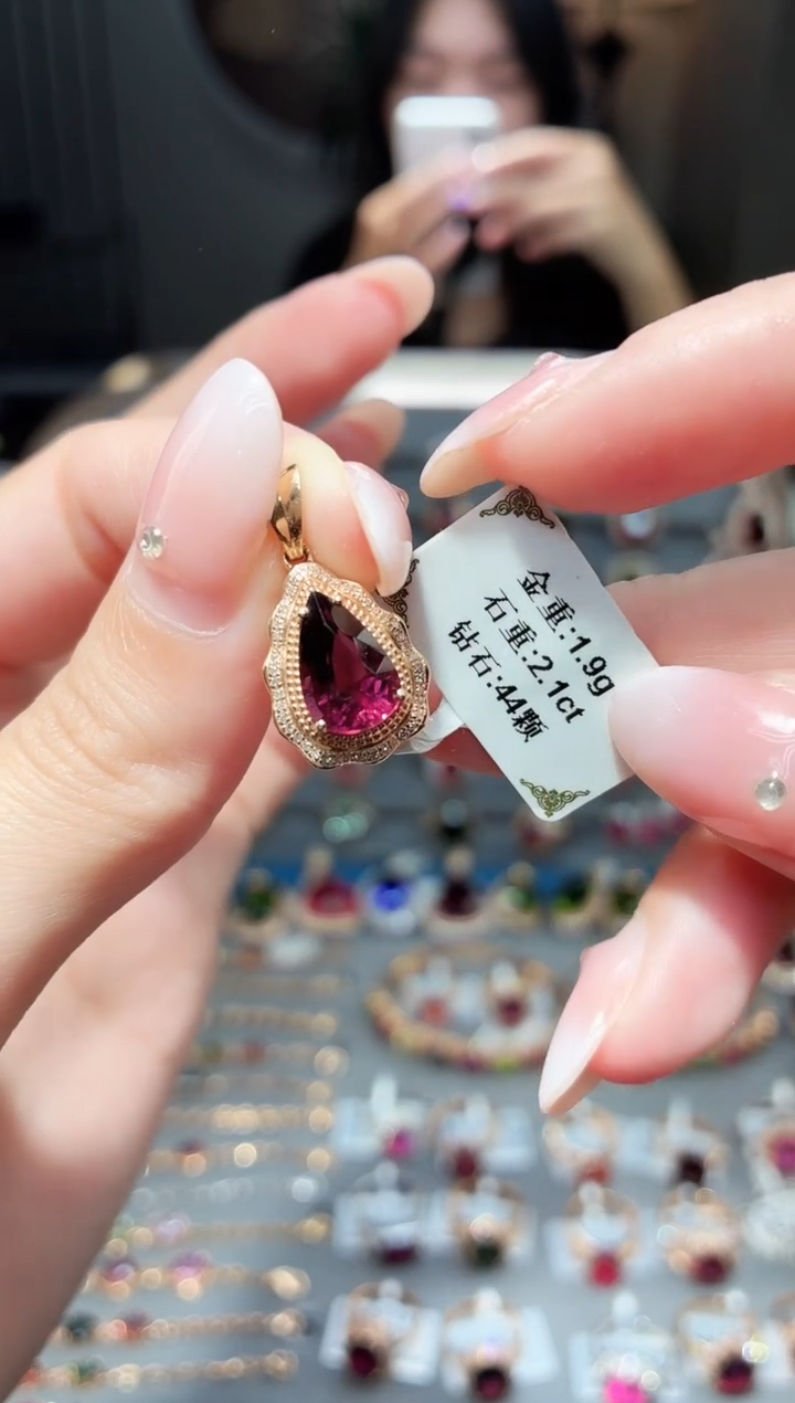 颈饰18K金镶嵌碧玺2.1ct