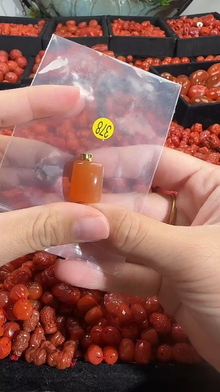 颈饰未镶嵌南红玛瑙1