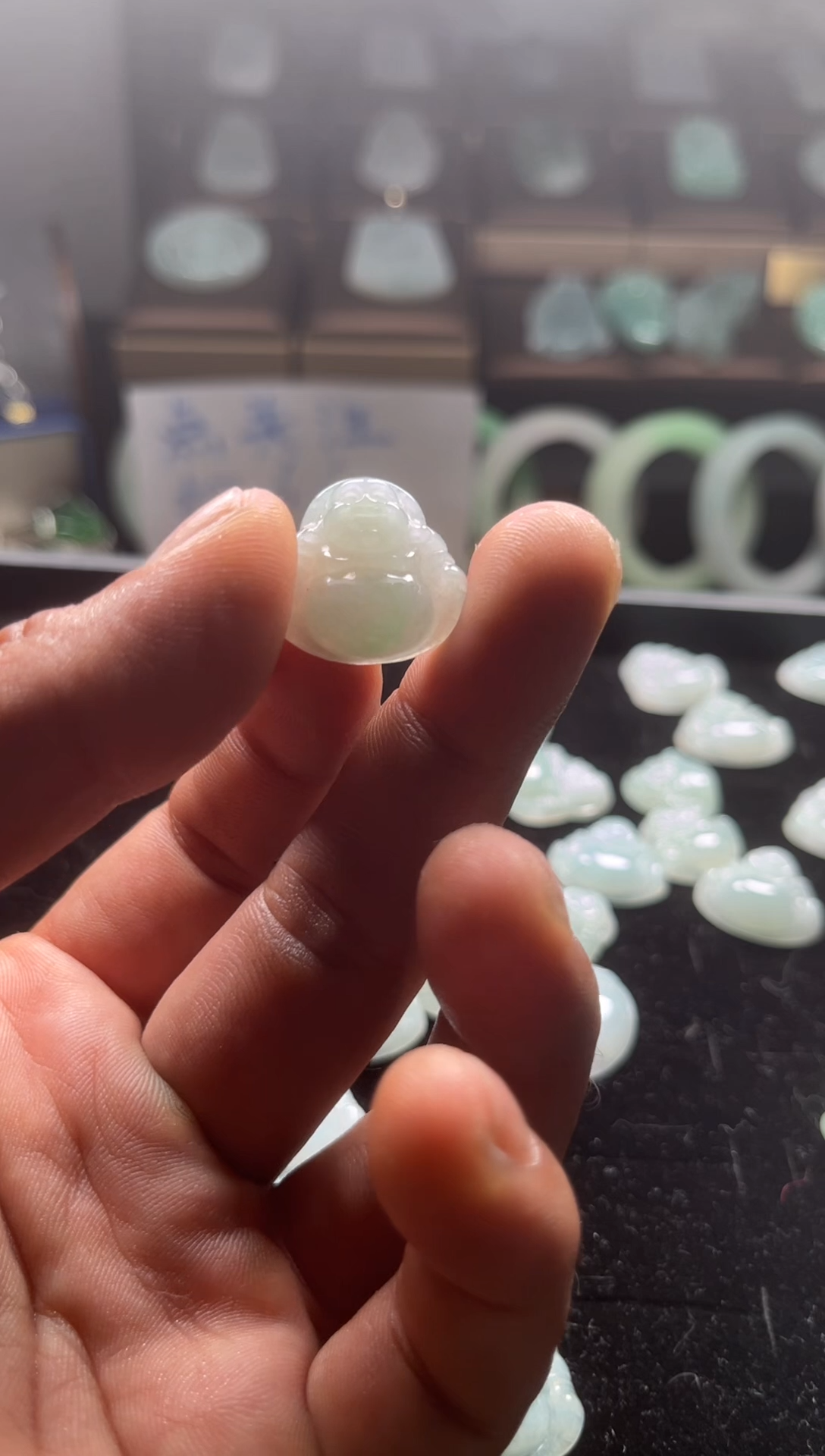 翡翠挂件未镶嵌翡翠