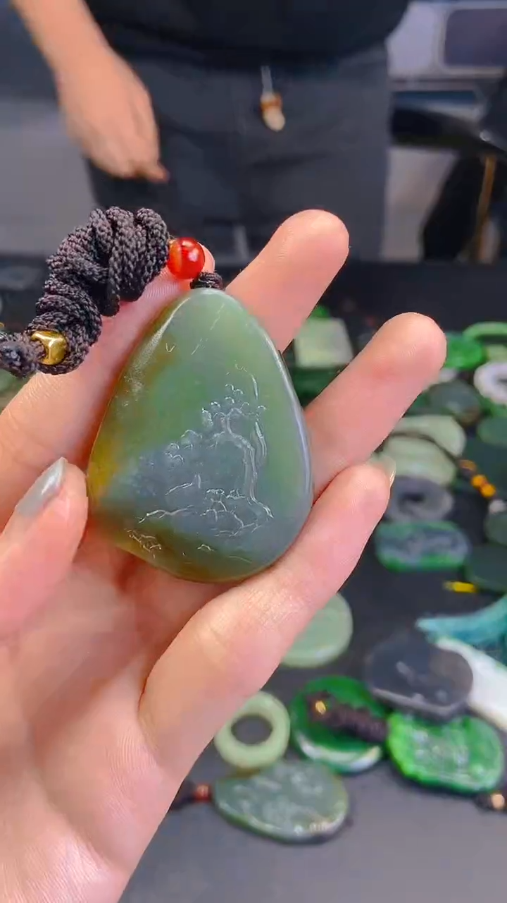 颈饰未镶嵌和田玉1