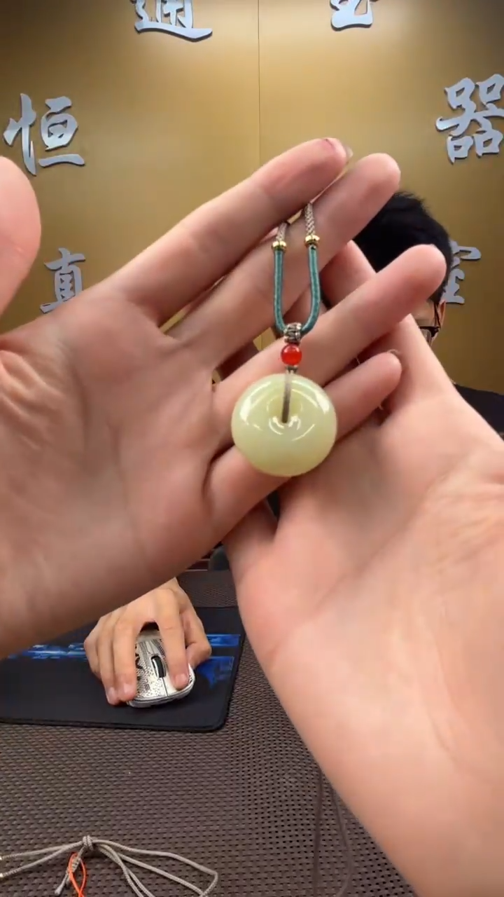 颈饰未镶嵌和田玉挂件