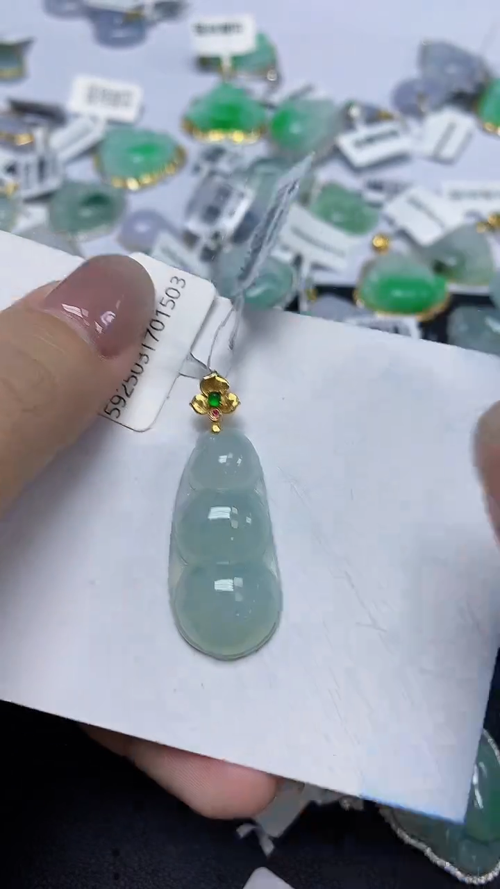 翡翠18K金镶嵌颈饰天然缅甸翡翠A货