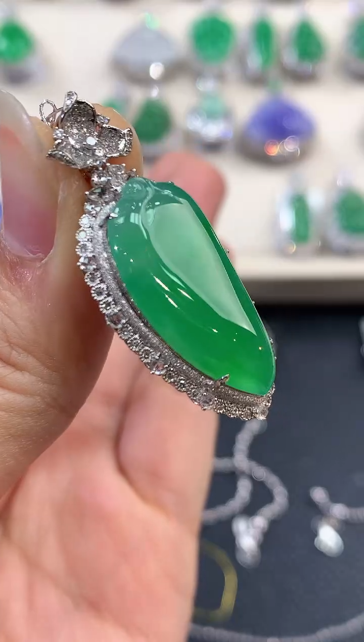 【闪购商品】翡翠吊坠(不含链)18K金镶嵌D79