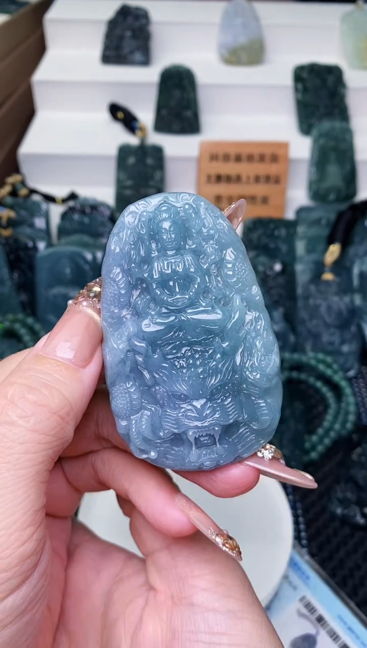 颈饰未镶嵌翡翠 