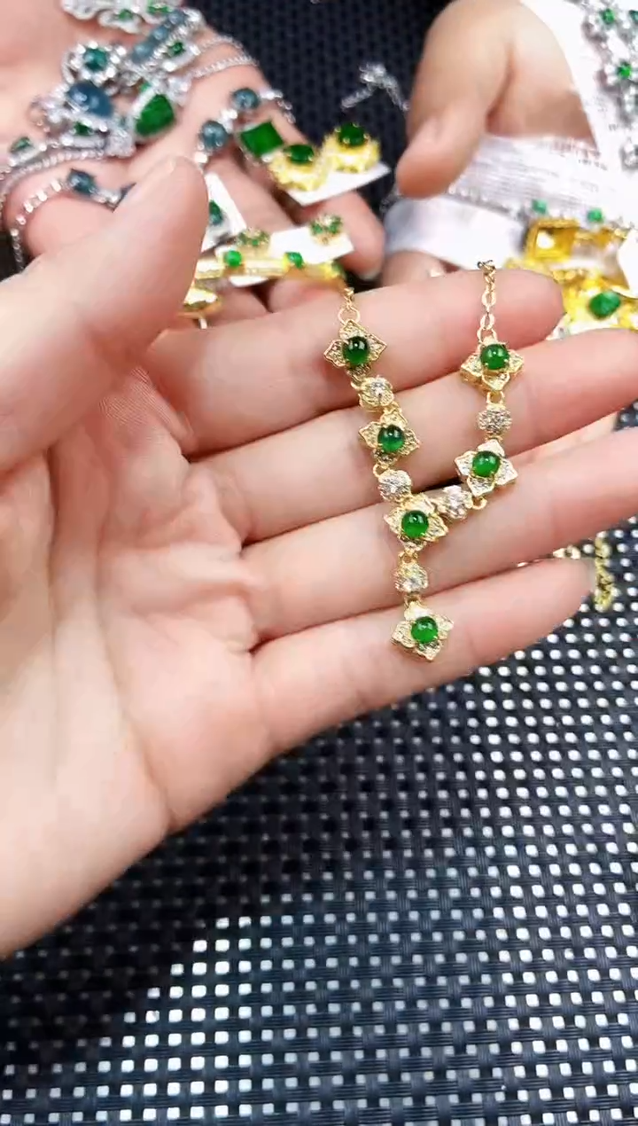 【闪购商品】翡翠颈饰未镶嵌111111111
