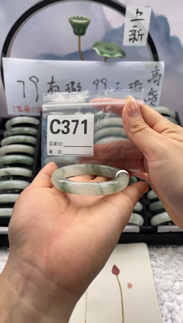 石英质玉（天山翠）手镯未镶嵌c371