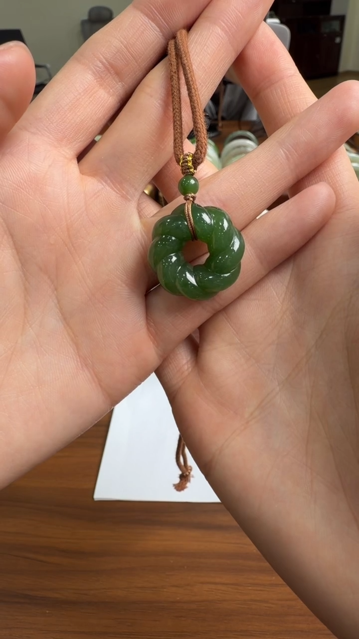 颈饰未镶嵌和田玉挂件