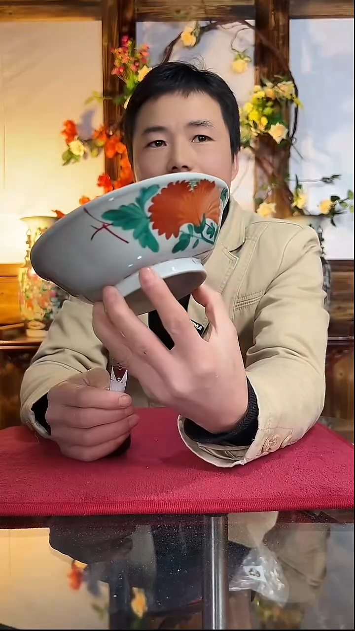 俊****询粉彩花卉贡盘