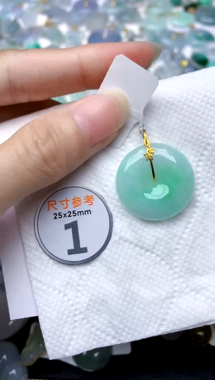 颈饰18K金镶嵌翡翠天然A货翡翠